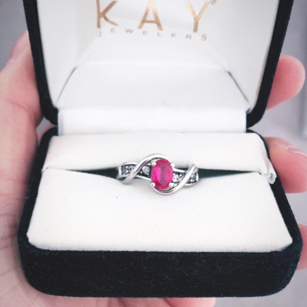 Stunning Ruby ring